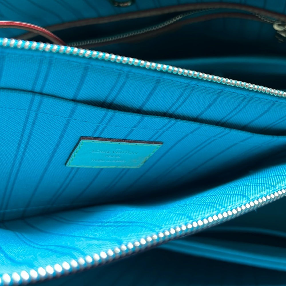 💎 RARE 💎 LOUIS VUITTON MM TURQUOISE WITH POUCH - Picture 7 of 16